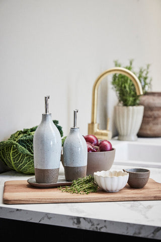 Joselinne olieflaske H18,9 cm. brun keramik